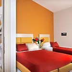 Scott House 3*