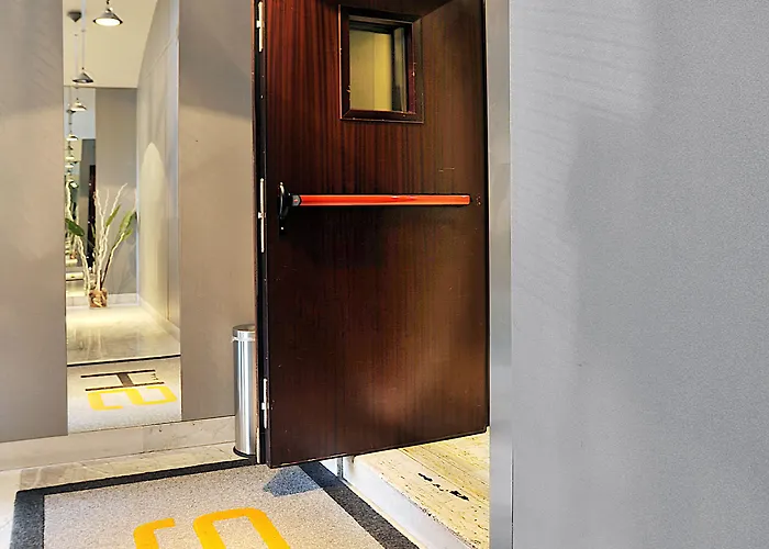 Отель Scott House 3*