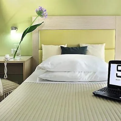 Отель Scott House 3*